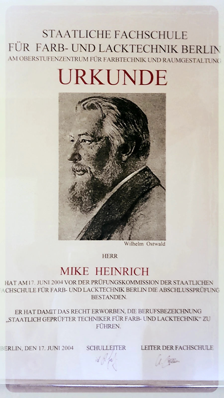 Urkunde von Mike Heinrich als staatlich geprüfter Techniker für Farb- und Lacktechnik